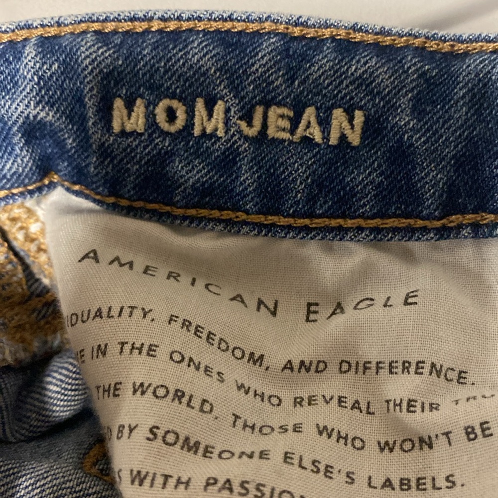 American Eagle Light Wash Distressed Mom Jeans (2 Regular) - Picture 8 of 9